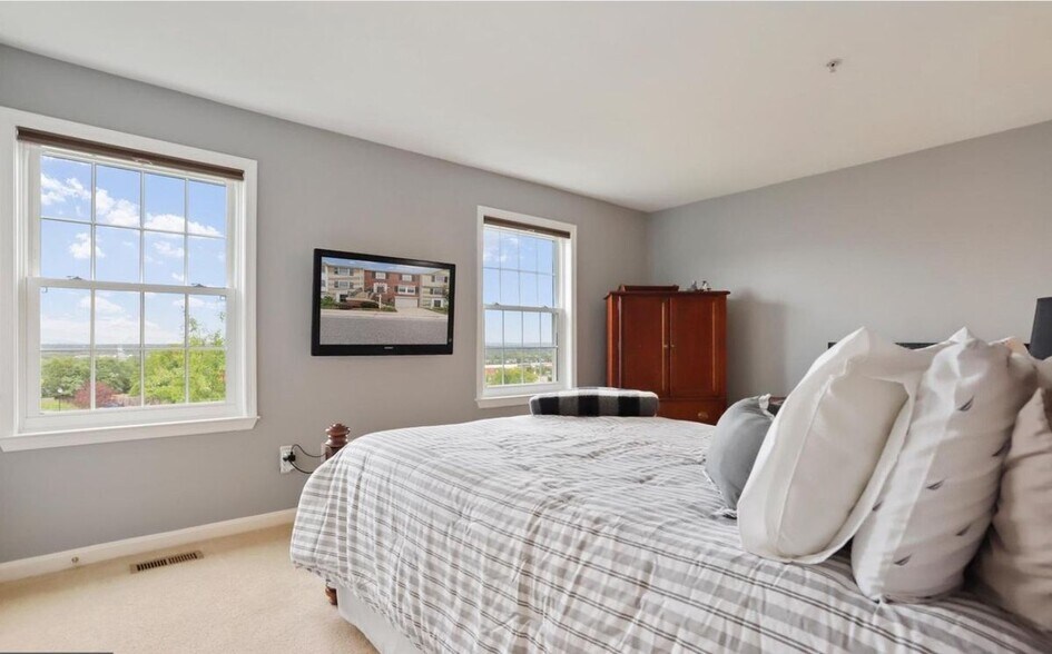 Building Photo - 1121 Frontline Dr