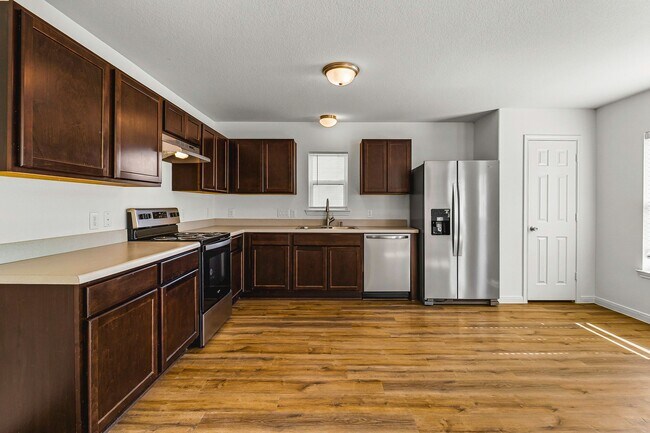 Building Photo - 169 Iris St