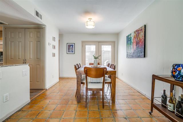 Building Photo - 2710 Douglas Ave