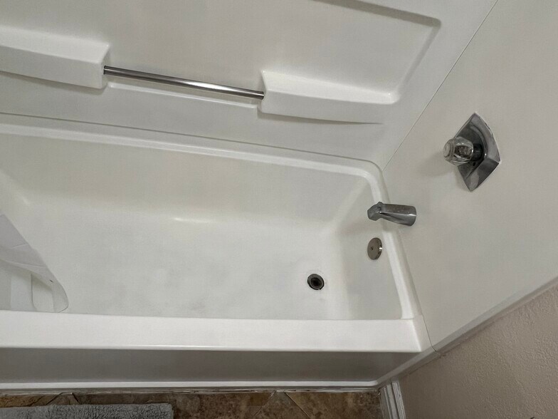 Building Photo - 8889 Caminito Plz