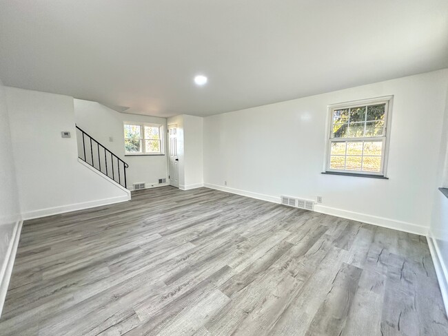 Building Photo - 1607 Girard Ave