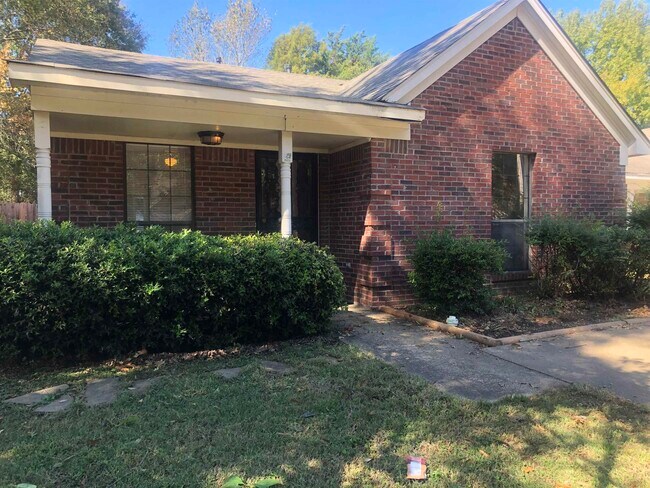 Building Photo - 6813 Maury Dr