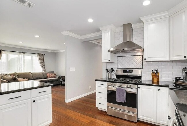 Building Photo - 13927 Leibacher Ave