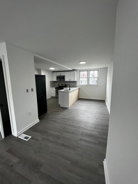 Building Photo - 817 Hughes St