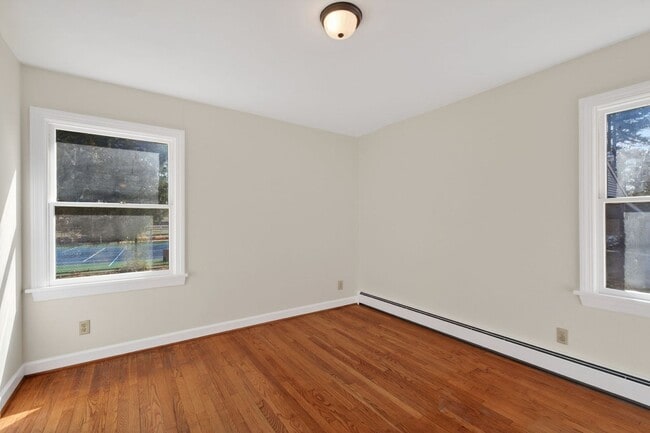 Building Photo - 2305 Lakewood Ln