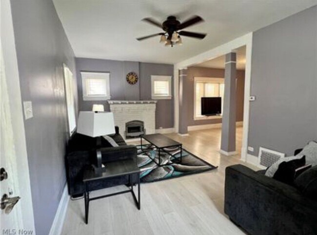 Building Photo - 879 Chalker St