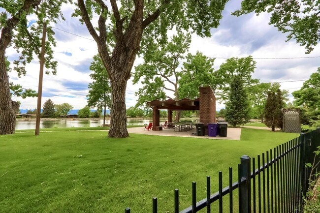 Building Photo - 4 BED 3 BATH HOUSE NEAR CREAK PARK!!!