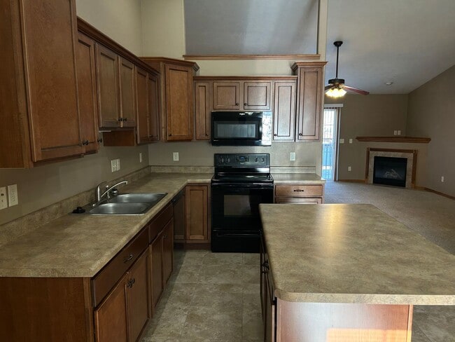 Building Photo - Spacious West Side Gem with Modern Comforts and Endless Possibilities!
