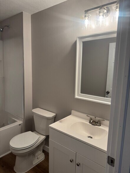 Building Photo - 312 Riverside Ave