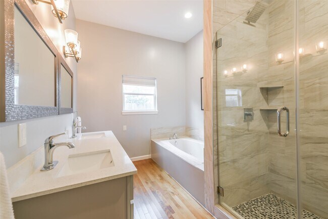 Building Photo - 213 N Hutcheson St