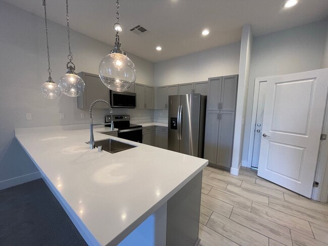 Building Photo - Beautiful Townhome in Providence Gated Com...
