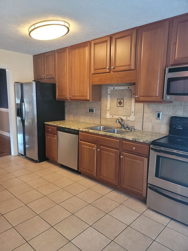 Building Photo - New to the Rental Market!  3 Bdrm/ 2.5 Bat...