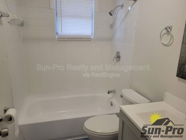 Building Photo - 708 Georgia St