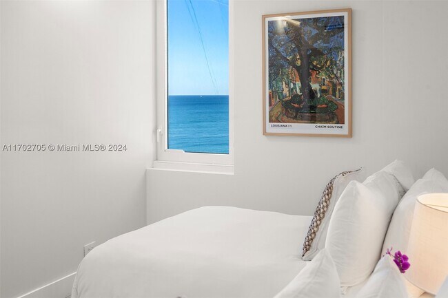 Building Photo - 2301 Collins Ave