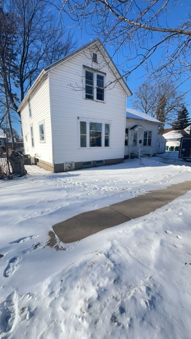 Building Photo - 4 Bedroom 2 Bath Single Family Home Available NOW!