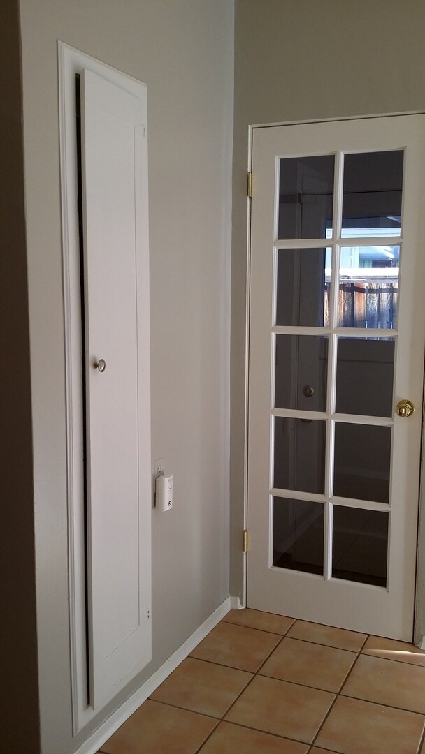 Building Photo - Occupied, do not disturb tenants. Barge-Chestnut Historic District Craftsman 2br 2ba home, with a...