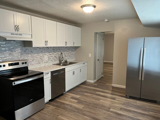 Building Photo - 2656 Sherborne Crescent