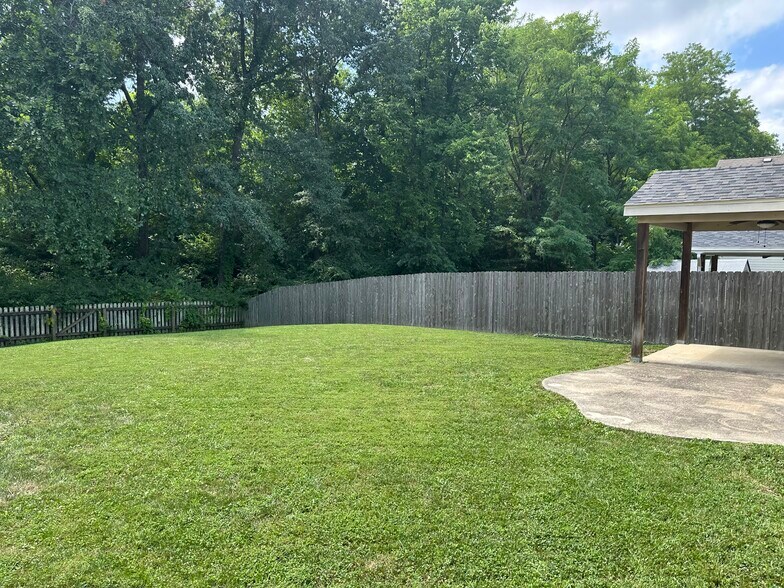 Building Photo - 2210 Paw Print Ln