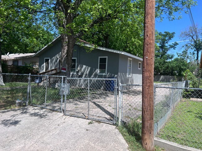 Building Photo - Southside