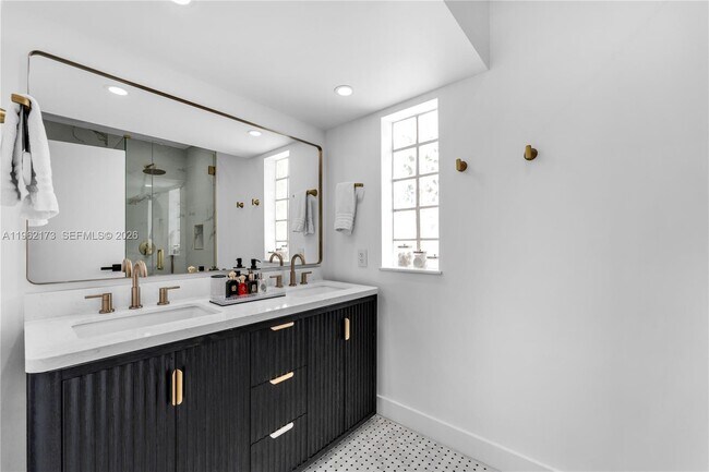 Building Photo - 1826 Fairhaven Pl