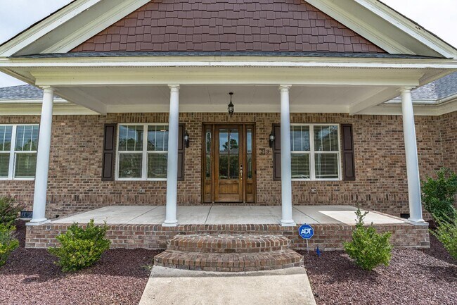 Building Photo - 213 Yellow Jasmine Dr