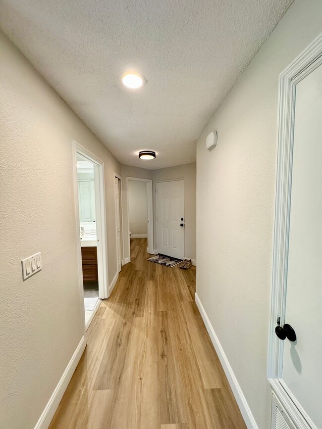 Building Photo - Dr. Phillips 3 Bed 2 Bath For Rent at soug...