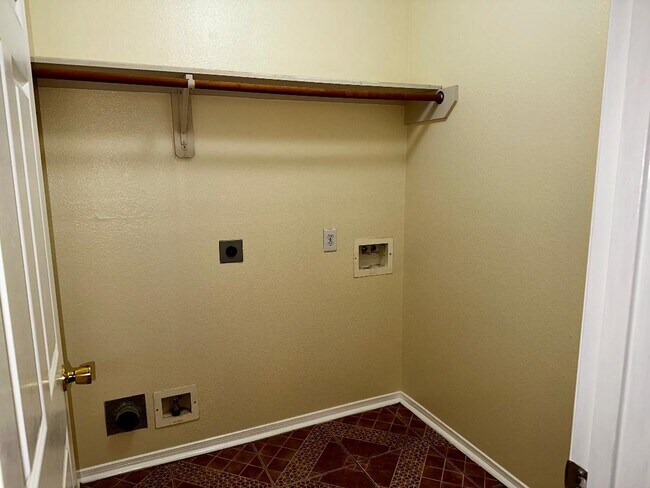 Building Photo - 1375 Hitchin Ln