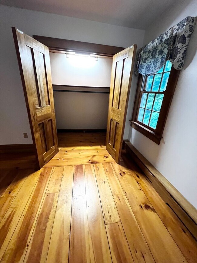 Building Photo - Private single family home for rent in East haddam