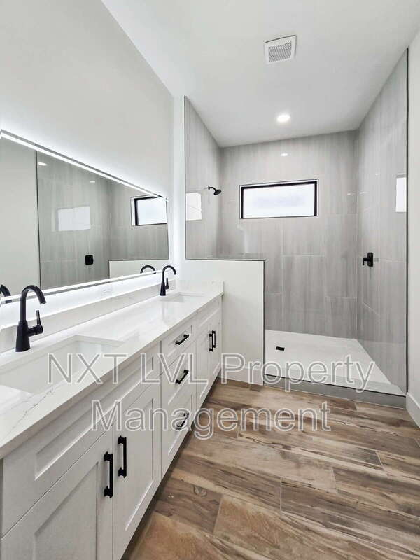 Building Photo - 4113 Kismet Pkwy W