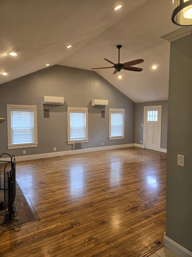 Building Photo - 5 Spaulding Ln