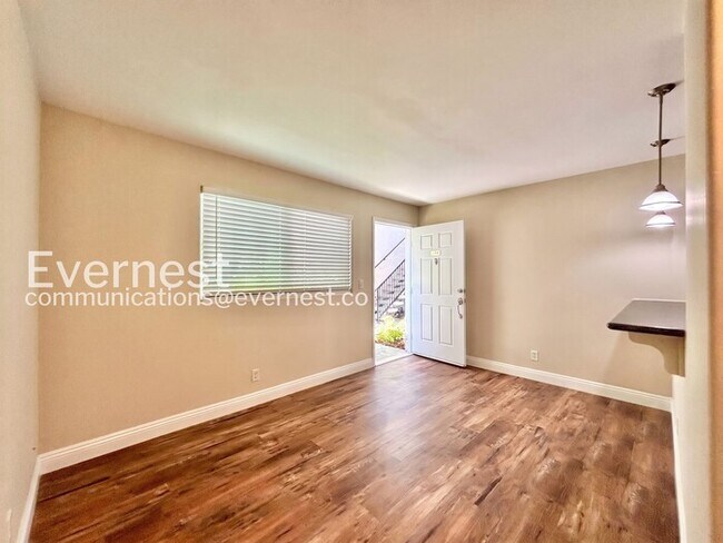 Building Photo - 1 Bed/1 Bath Condo with Modern Amenities / Pet-Friendly / Vouchers Accepted / Available Now!