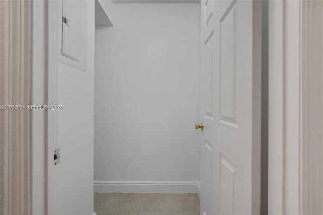 Building Photo - 12400 Vista Isles Dr