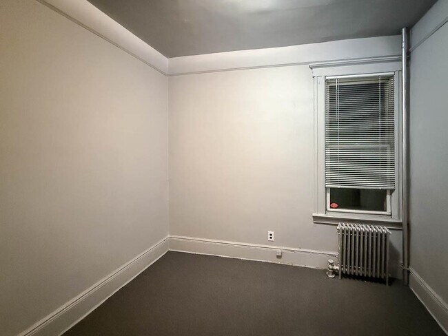 Building Photo - 57 Roosevelt Ave