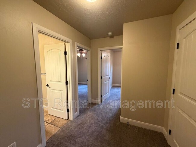 Building Photo - 2075 S Sir Monte Dr