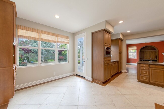 Building Photo - 935 Heron Cir