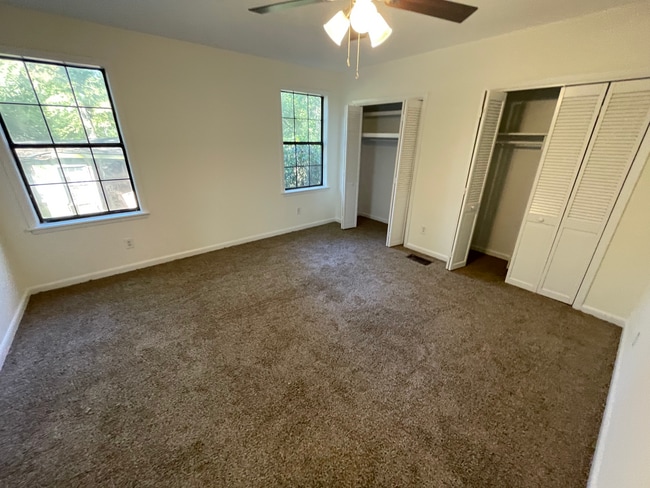 Building Photo - 3147 Shirley Dr