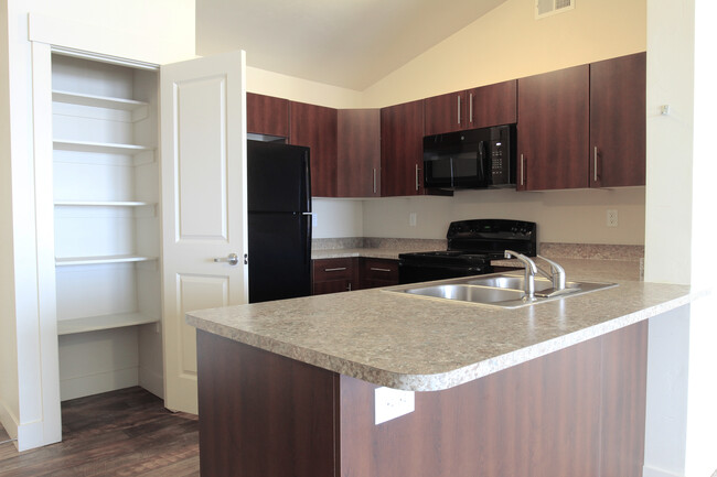 Kitchen - Mesa Falls Apartments