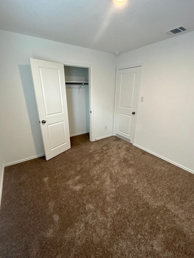 Building Photo - Hidden Trails, Bulverde, TX Spacious 4-Bed...