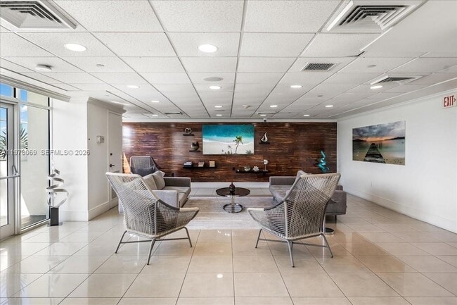 Building Photo - 650 West Ave