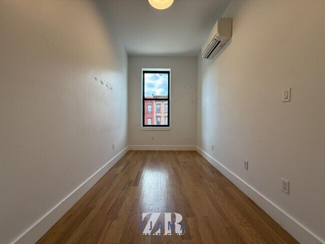 Building Photo - 104 Graham Ave