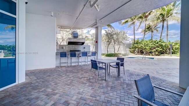 Building Photo - 6515 Collins Ave