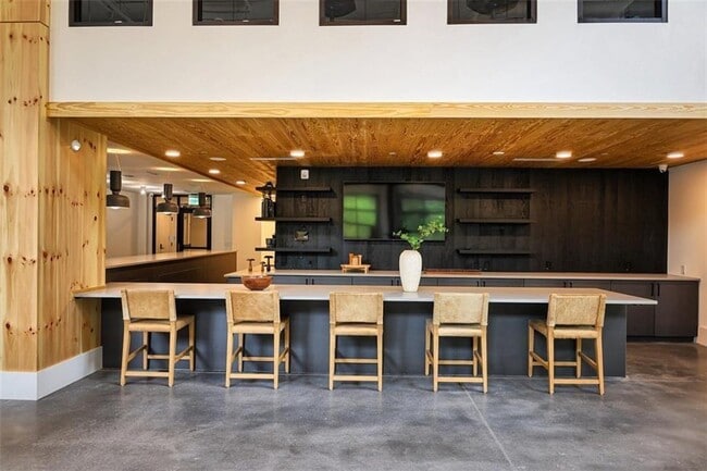 Building Photo - 1330 Fairmont Ave NW