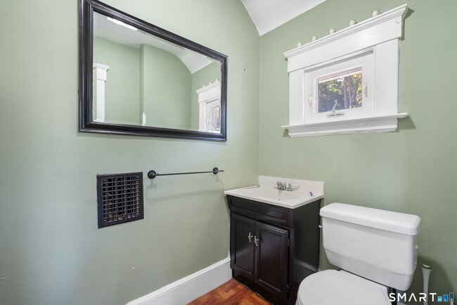 Building Photo - 304 Fairview Ave