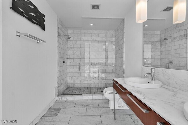 Building Photo - 4471 Dean Martin Dr