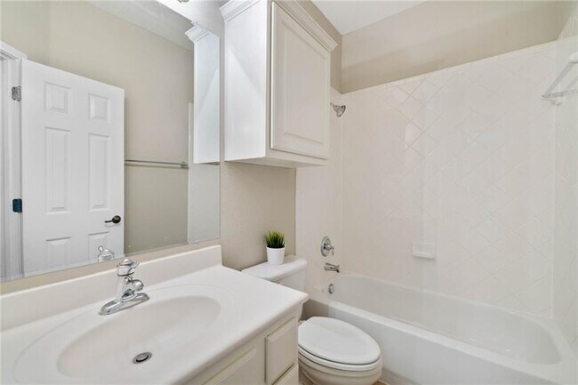 Building Photo - 3000 Welton Cliff Dr