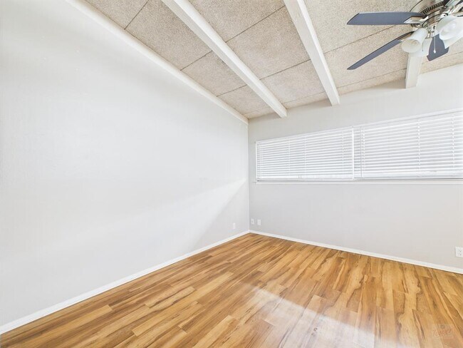 Building Photo - 2404 Longview St