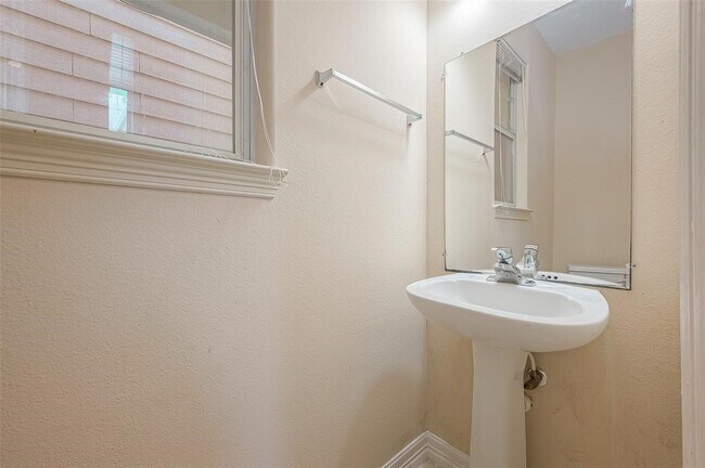 Building Photo - 10355 Panther Point Dr