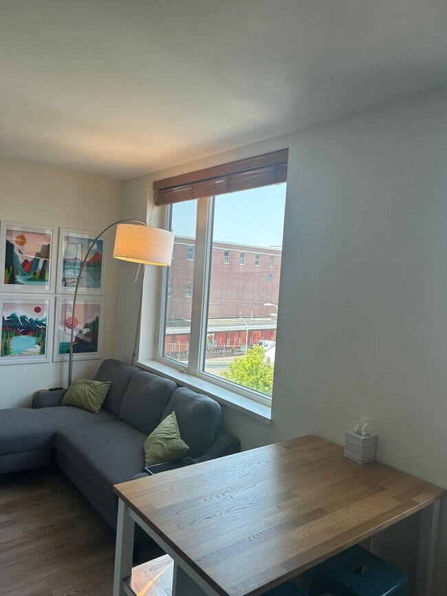 Building Photo - 1BR/1BA Furnished Condo Available Now!!! Great Portland Location!!!