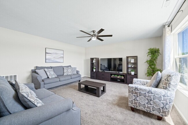 Building Photo - 4007 Woodview Dr