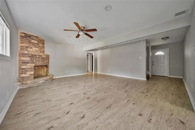 Building Photo - 10071 Woodhollow Dr
